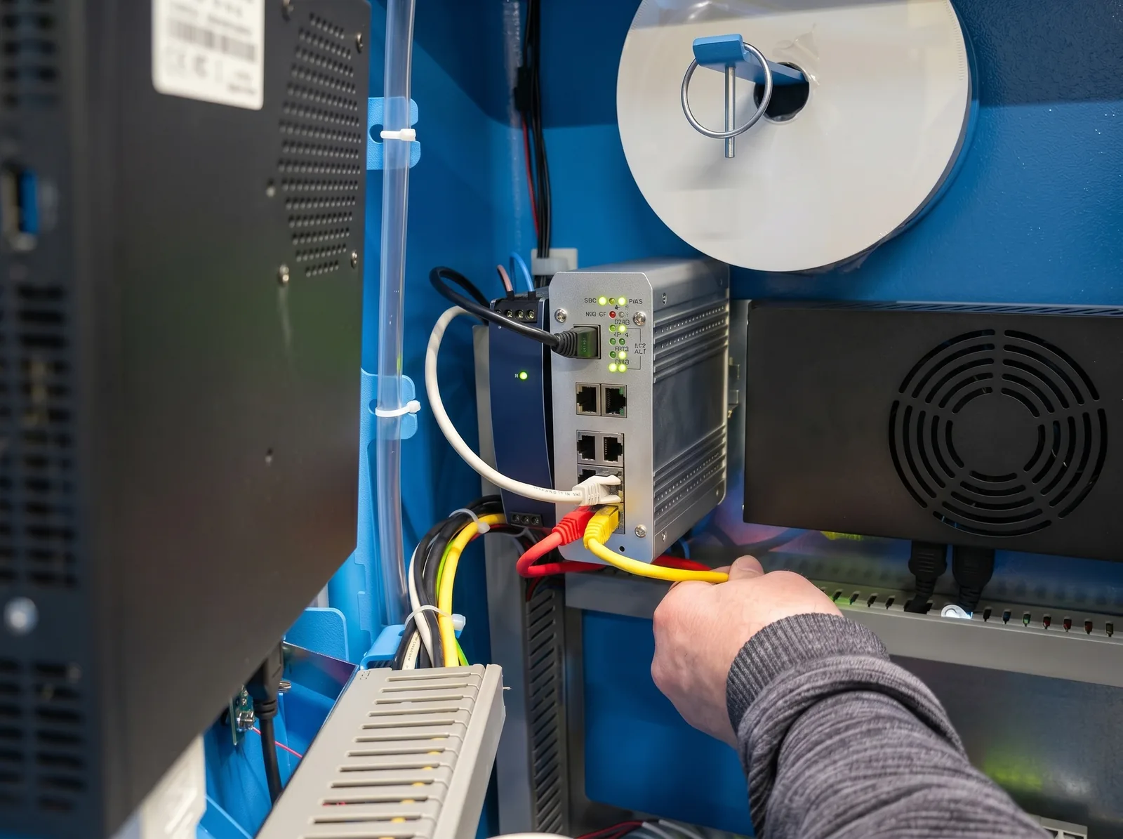 Service, Wartung und Austausch an technischen Systemen