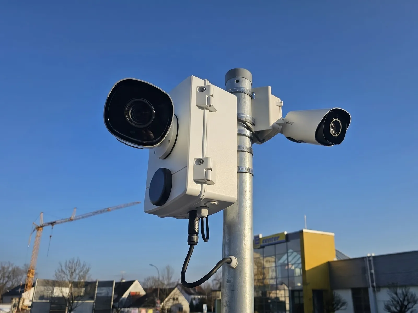 LPR- und ANPR-Kameratechnik an einem gewerblichen Außenstandort